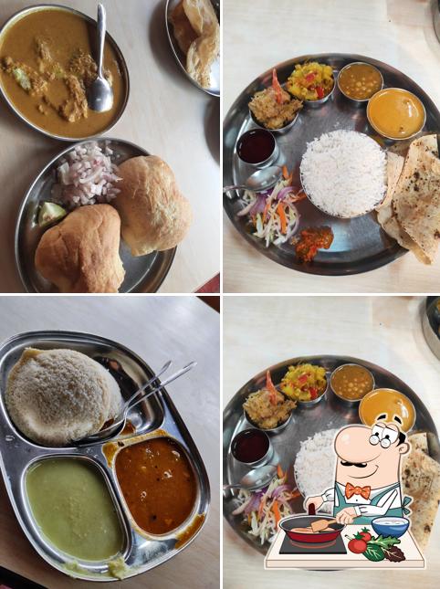 Chicken curry at Ganesh Cafe