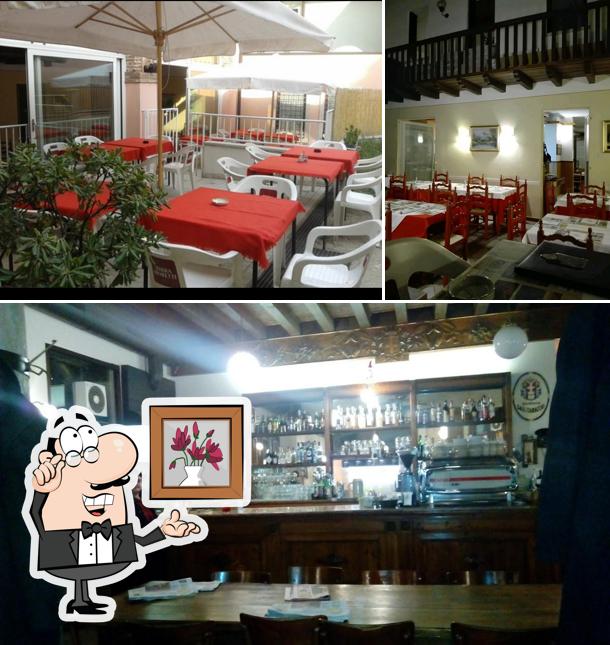 Siediti a un tavolo di Pizzeria Vesuvio