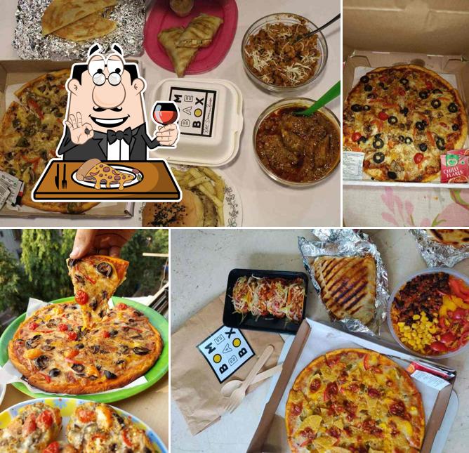 Order pizza at Bombae Box