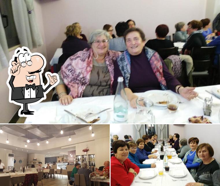 Siediti a un tavolo di Ristorante all'Infinito