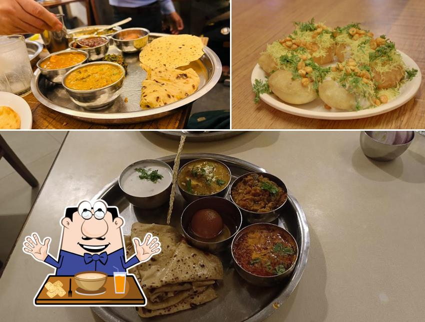 Food at Bhagat Tarachand APMC market 2