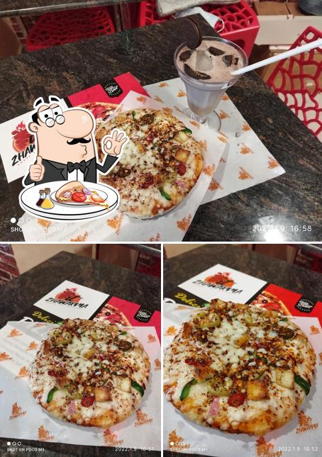 Pick pizza at It Zhawarma