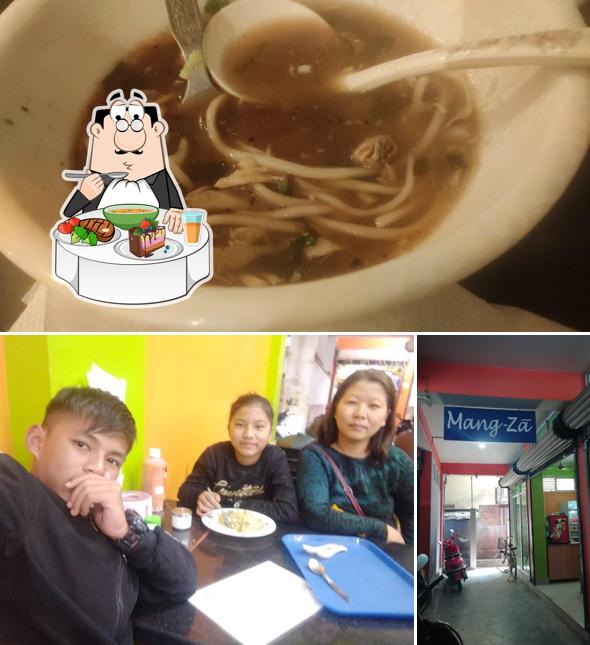 Hot and sour soup at Mangzaa