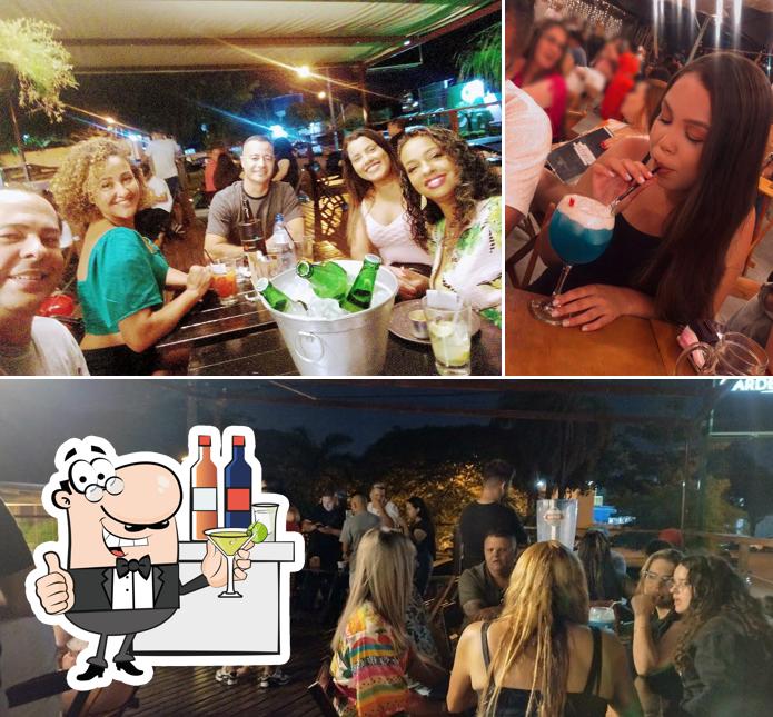 Entre diferentes coisas, balcão de bar e interior podem ser encontrados no Garden Bar