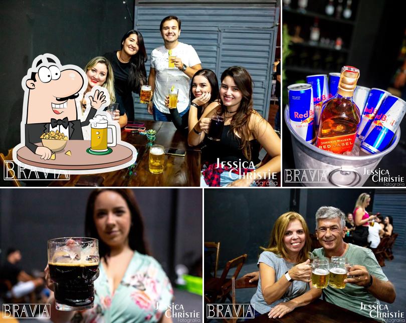 Você pode tomar uma tulipa de cerveja leve ou escura
