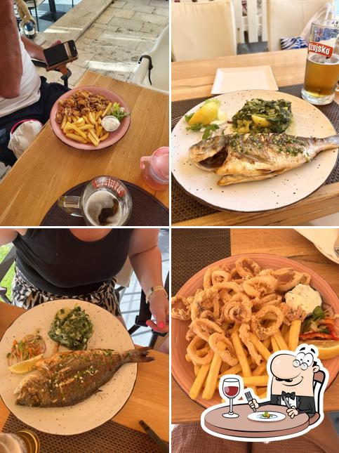 Cibo al BUFFET UHLINAC