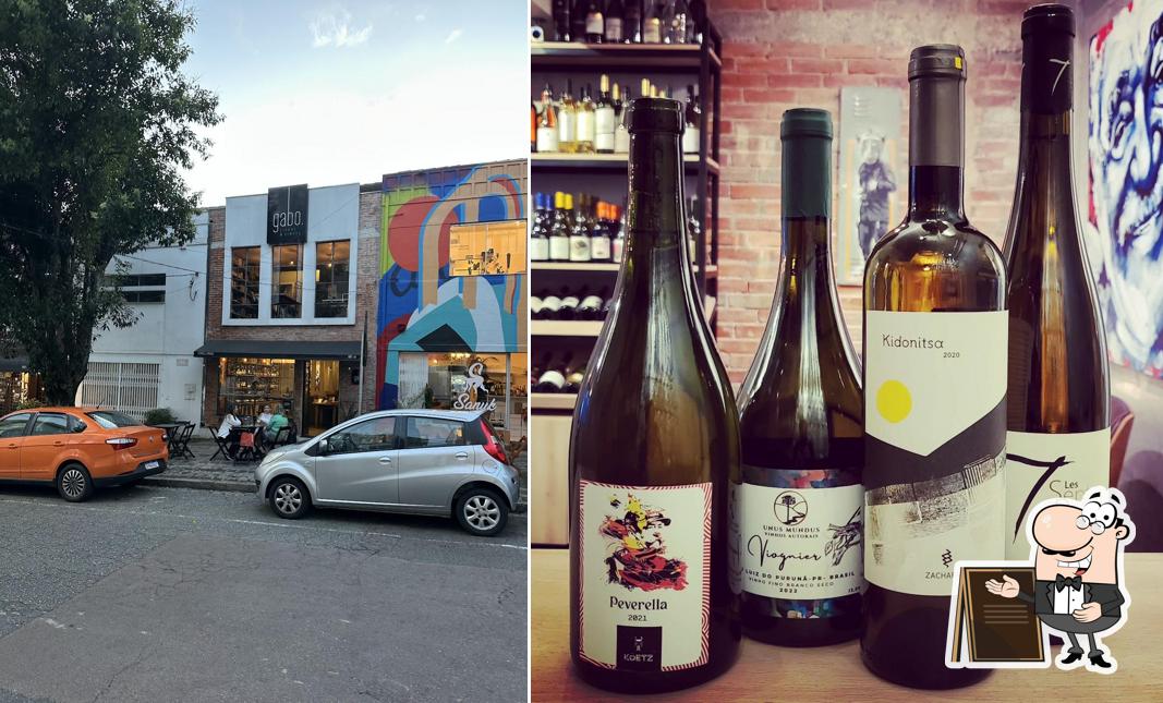 Veja imagens do exterior do Gabo Livros e Vinhos