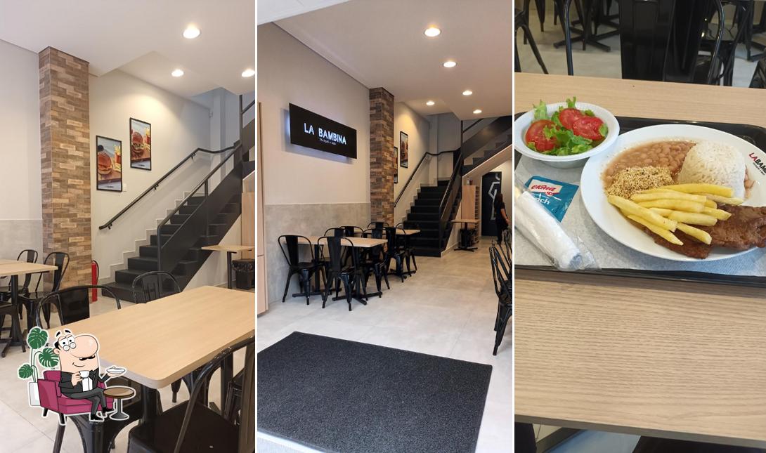 Sente em uma das mesas no La Bambina