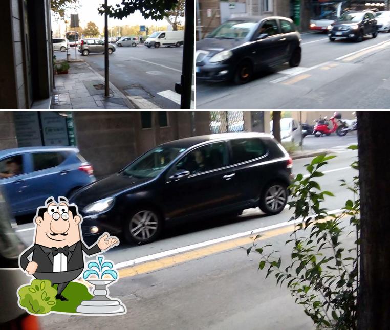 Goditi la vista dagli esterni di Bar rosa