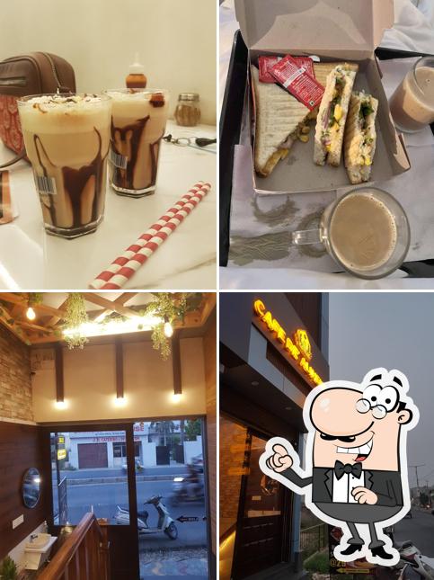 Among different things one can find exterior and food at Cafe De Alimento