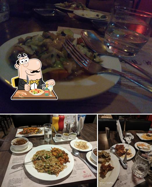 Pad thai at Song Hay