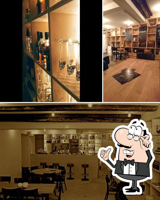 Gli interni di Katarakt Bar