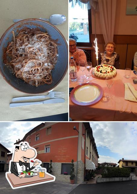 Tra le diverse cose da Ristorante Liberty si possono trovare la cibo e esterno