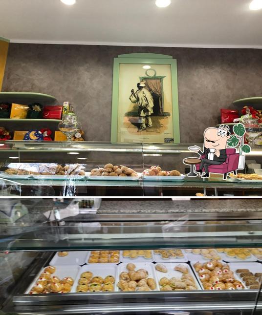 Dai un'occhiata agli interni di Pasticceria Dolce Letizia