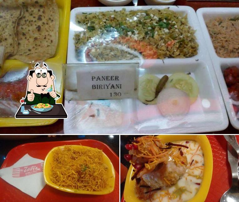 Food at SRS 7 Dayz Chaats & Sweets