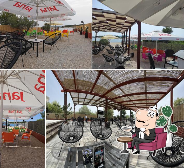 Dai un'occhiata agli interni di Beach Bar Bava