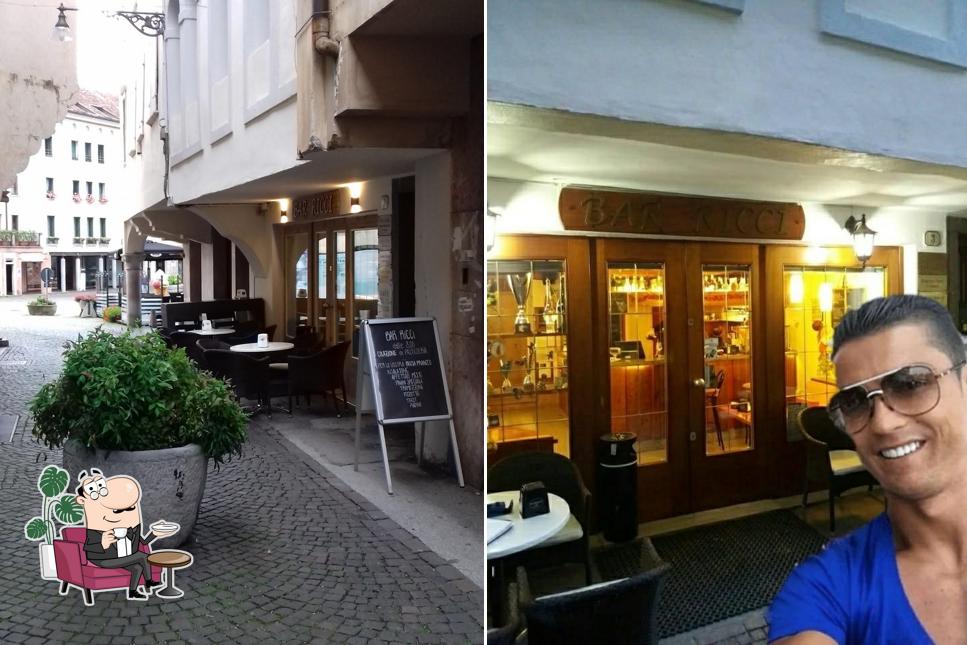 Dai un'occhiata agli interni di Bar Ricci