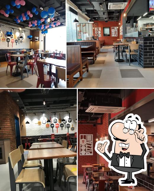 The interior of Pizza Hut The Walk, Thane West, Mumbai