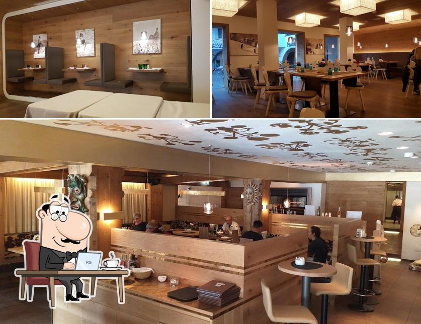 Dai un'occhiata agli interni di Taverna Posta Zirm