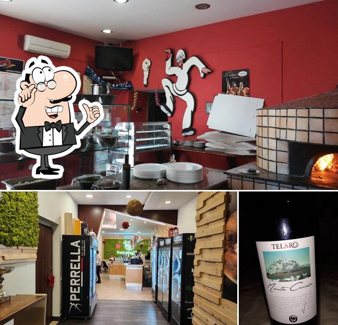 Pulcinella da Ciro si caratterizza per la interni e vino