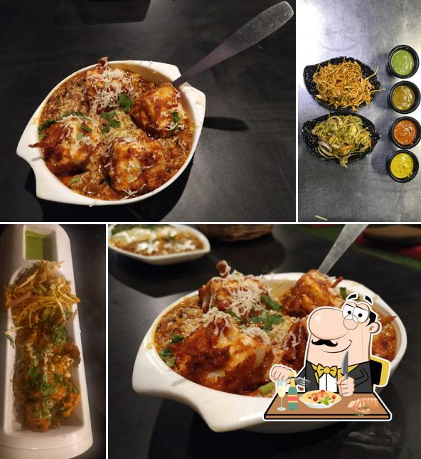 Meals at Pind Lahori Yaaro Daa Pind