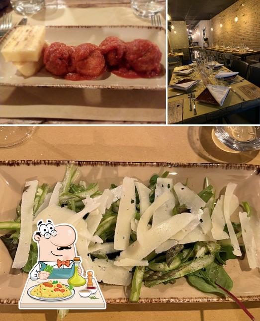 La cibo e interni del ristorante