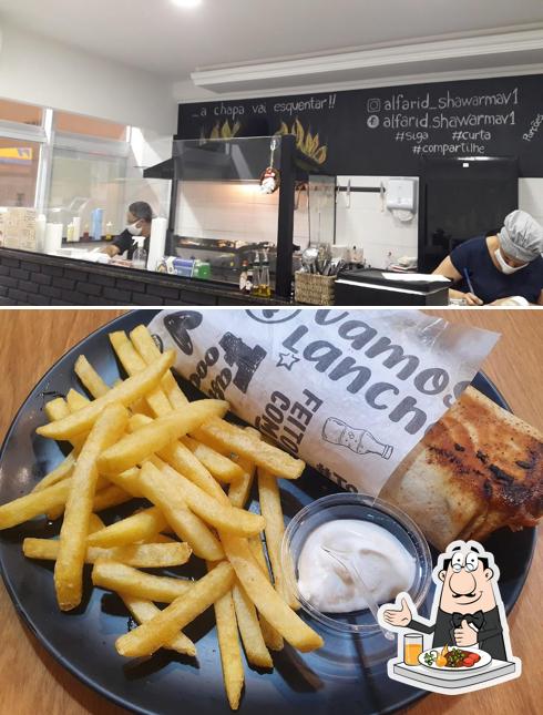Comida em ÚNICO Al Farid Culinária Árabe Capitão Burger Sr Pernil