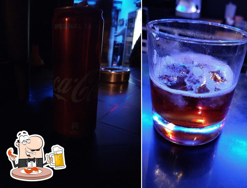 Puoi ordinare un rinfrescante bicchiere di birra chiara o scura