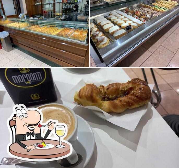 La cibo e interni del ristorante
