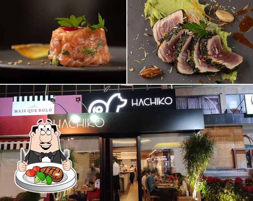 Escolha refeições de carne no Hachiko Barra