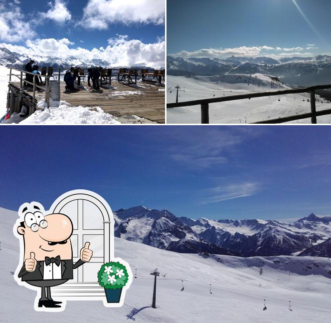 Puoi goderti l'aria fresca da seduto all'esterno di Rifugio Martin