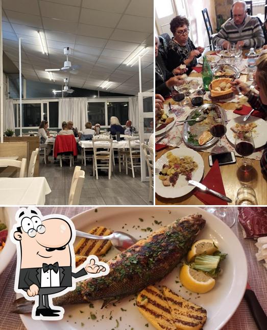 Al Vecio Stampo si caratterizza per la interni e cibo