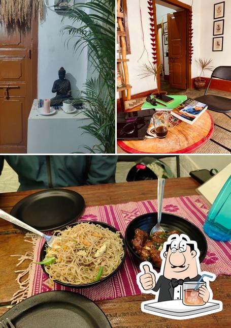 Among different things one can find drink and food at Cafe De Arte