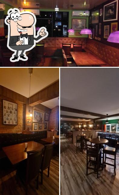 O interior do Cheers Irish Pub