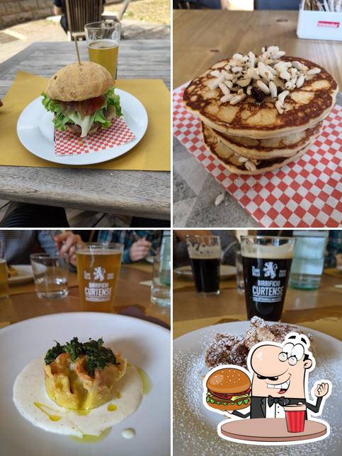 Ordina un hamburger a Curtense Beerstrò