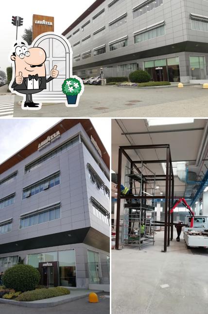 Gli esterni di Luigi Lavazza S.p.A. Stabilimento