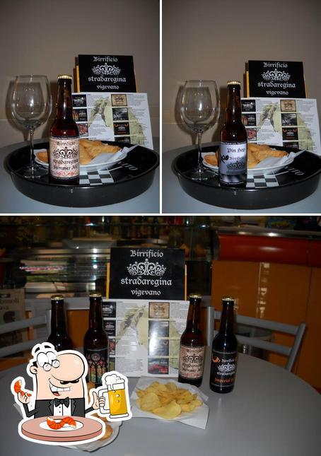 Puoi goderti un rinfrescante bicchiere di birra chiara o scura