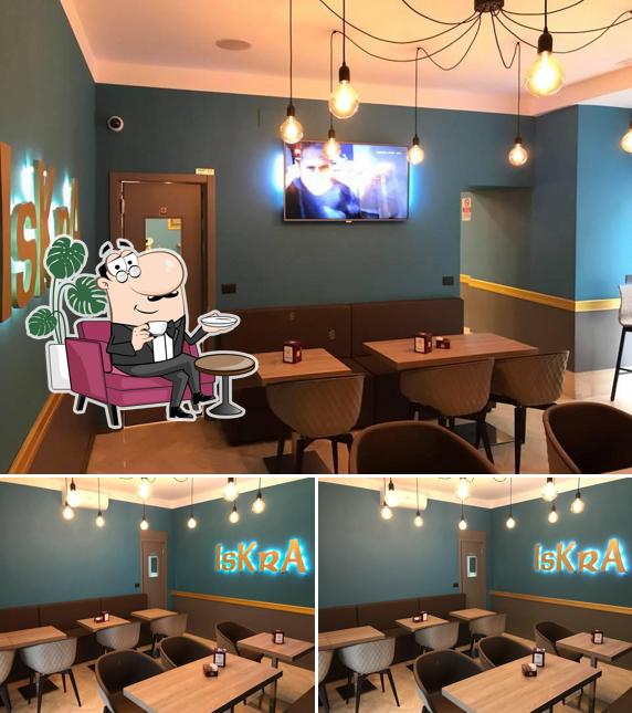 Dai un'occhiata agli interni di IsKrA Bar • Bistrot