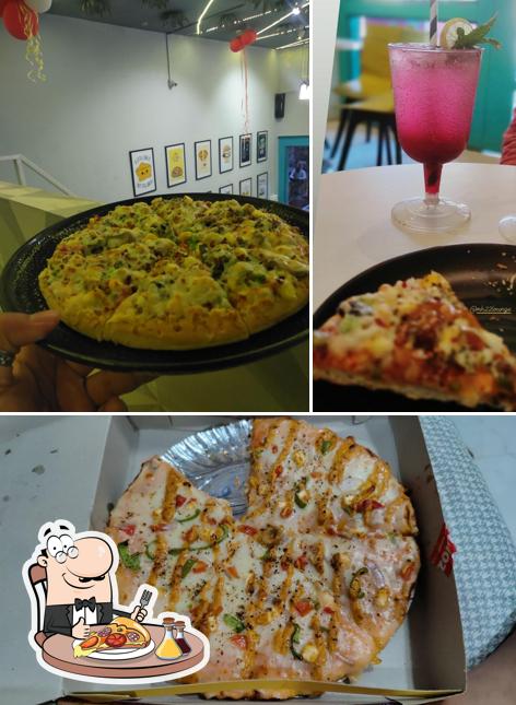 Get pizza at MH22 LOUNGE