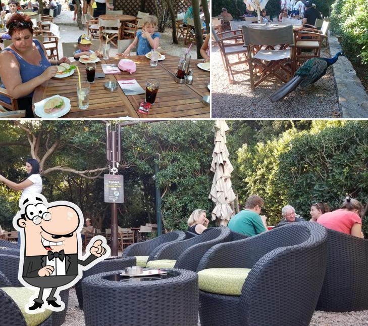 Siediti a un tavolo di Lacroma Snack Bar