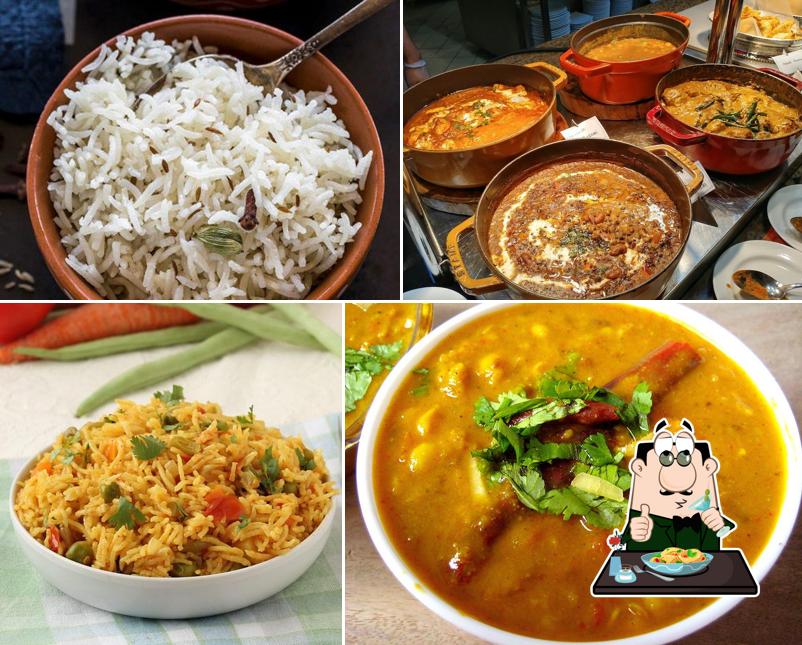 Food at Shiv Khana Khajana