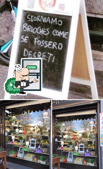Guarda la immagine che presenta la esterno e lavagna di Bar Mi vida