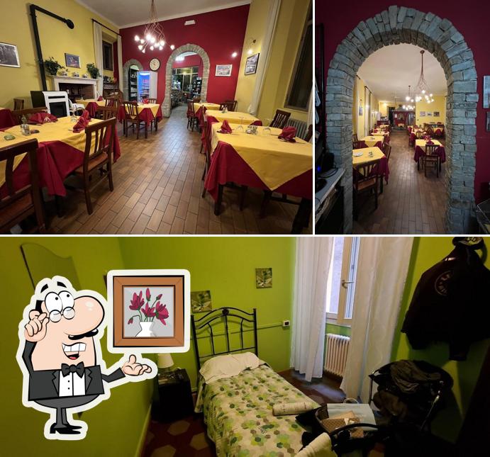 Siediti a un tavolo di Albergo Ristorante Pizzeria del Lago, inoltre bar ed edicola