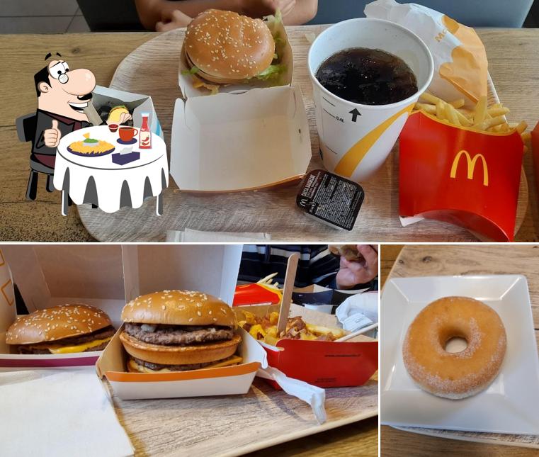 Ordina un hamburger a McDonald’s Carvico