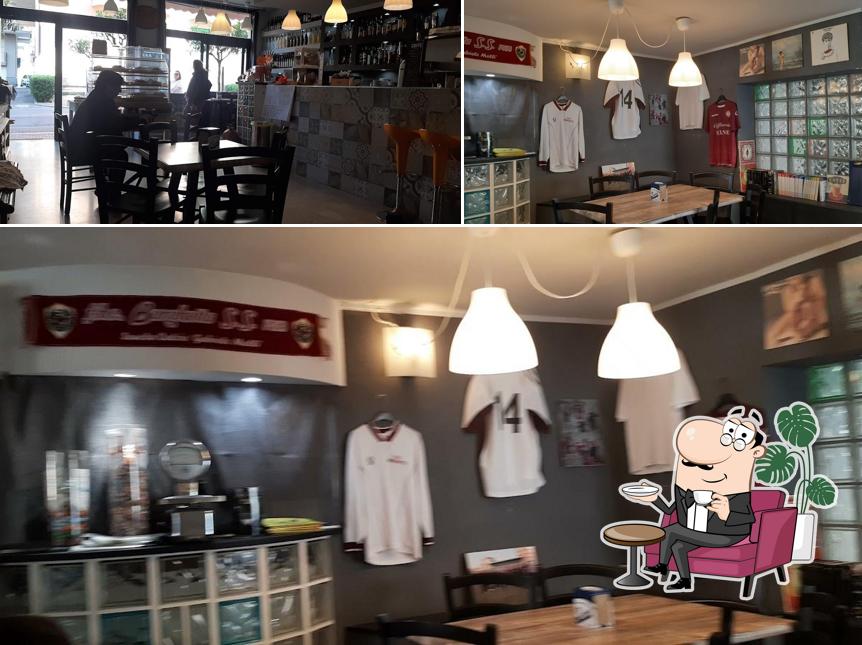 Dai un'occhiata agli interni di Bar Selene