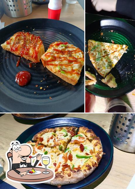 Food at Pizzonia Pizza