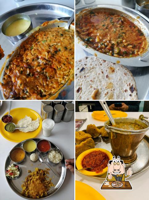 Pick pizza at Damruwala Restaurant mahakal