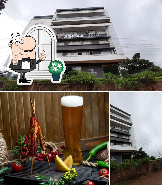 Among different things one can find exterior and beer at Skybar Rooftop bar and restaurant