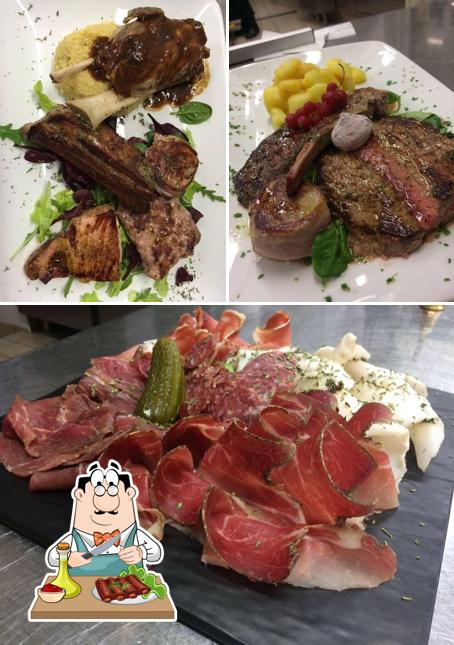 Prenditi i un pasto a base di carne a Dolom'eats all'Aquila