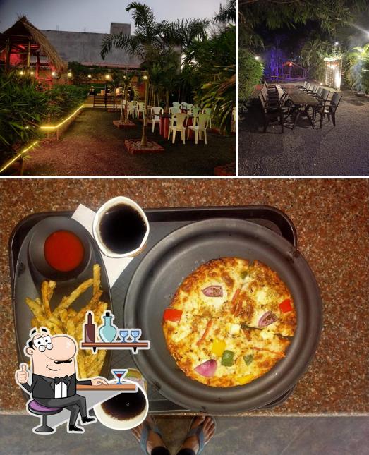 Check out how Raskunj, Chaat Cafe looks inside